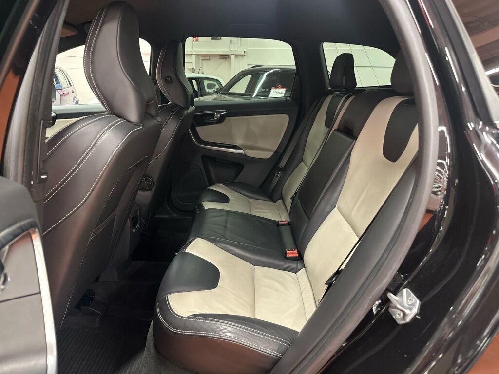 Volvo XC60 2014 Musta