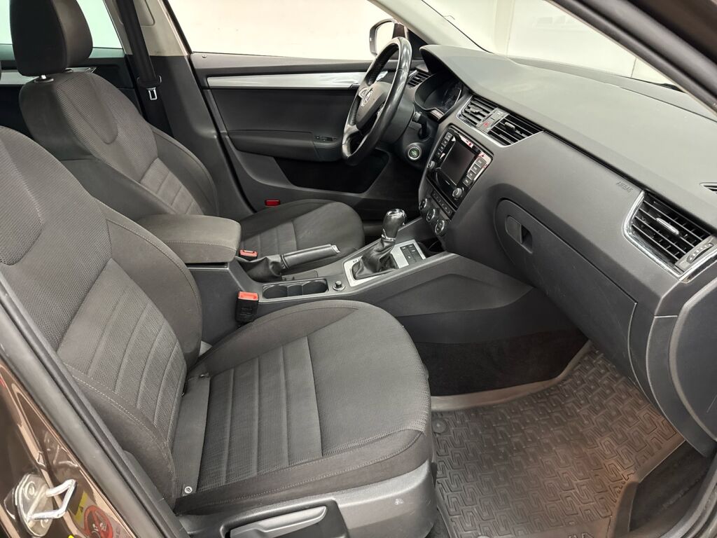 Skoda Octavia 2014 Ruskea (beige)