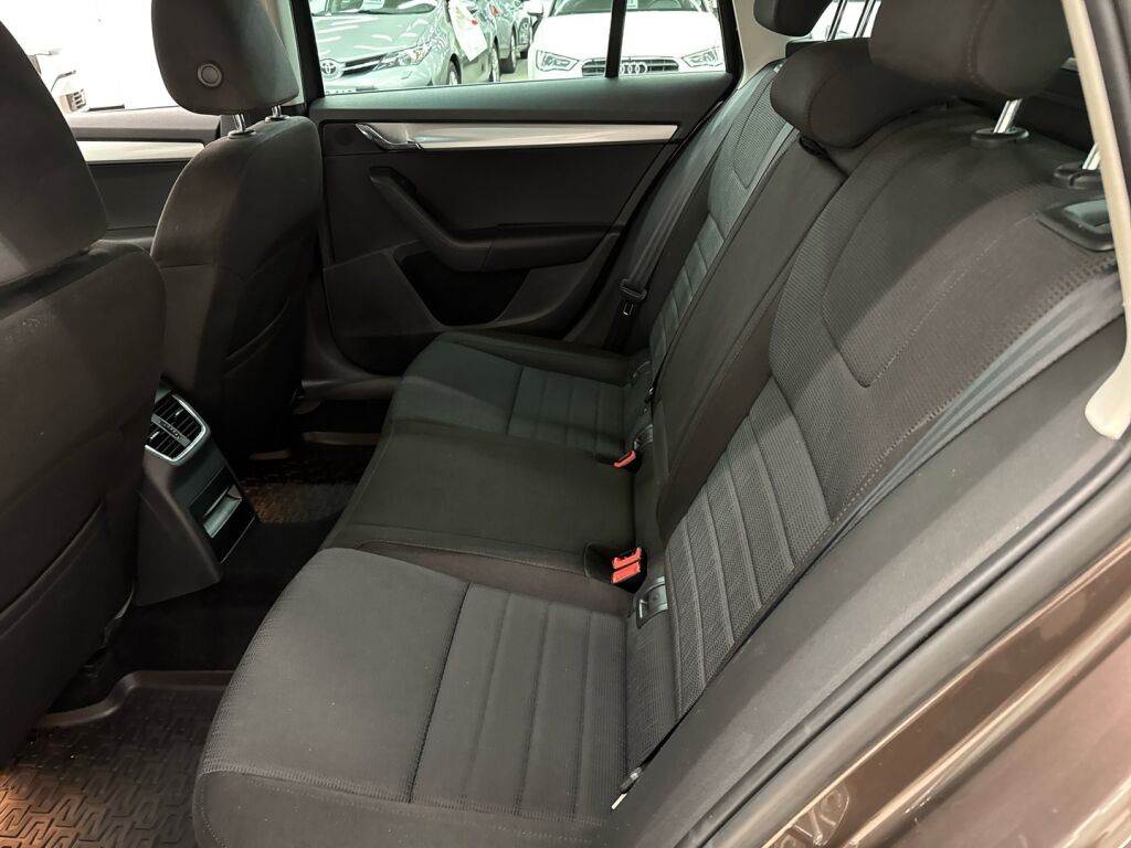 Skoda Octavia 2014 Ruskea (beige)