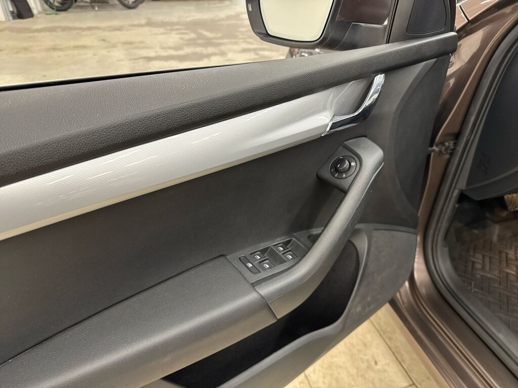 Skoda Octavia 2014 Ruskea (beige)