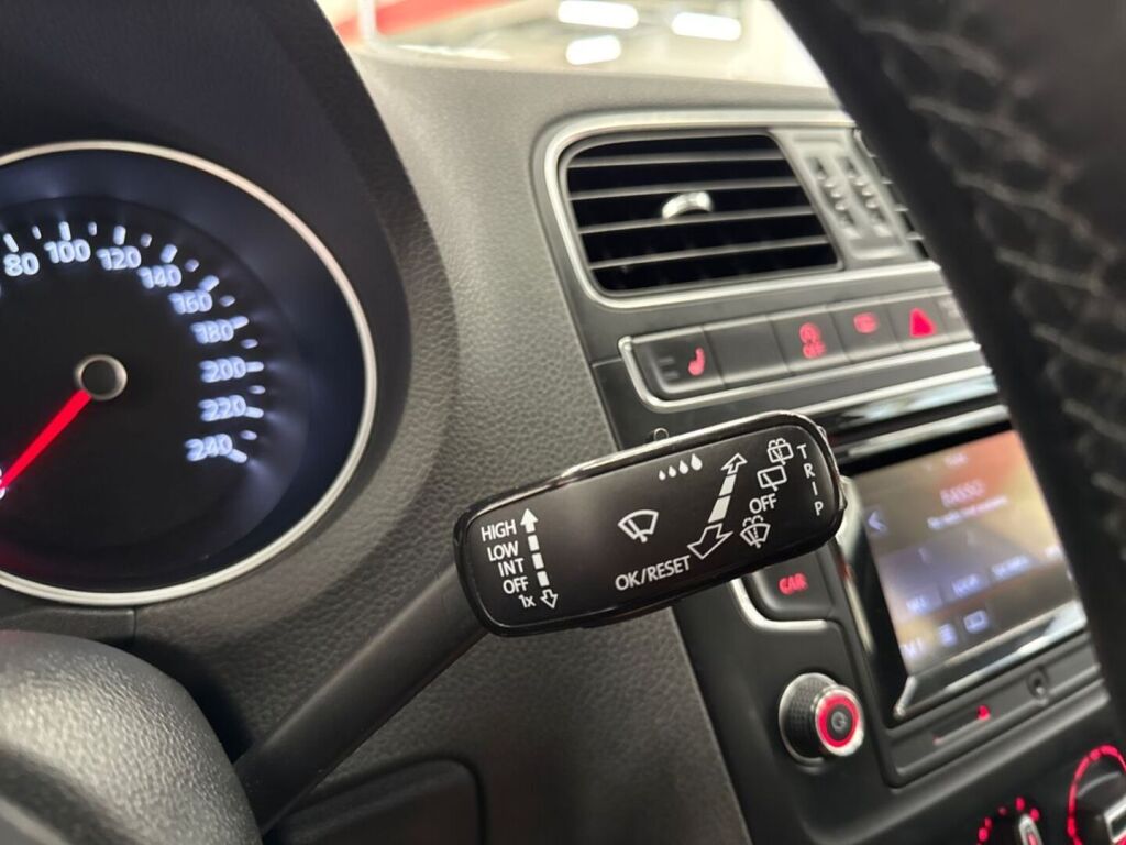 Volkswagen Polo 2014 Valkoinen