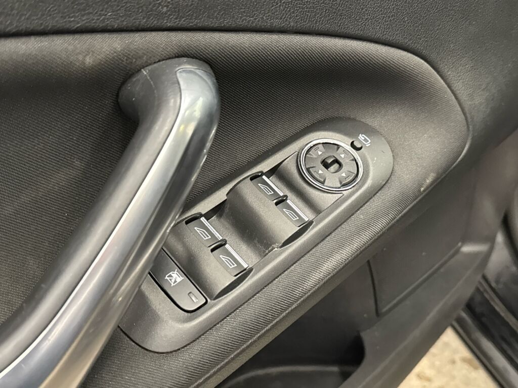 Ford Mondeo 2014 Musta