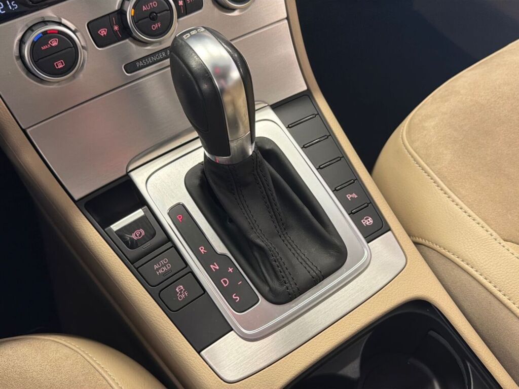 Volkswagen Passat 2014 Ruskea (beige)