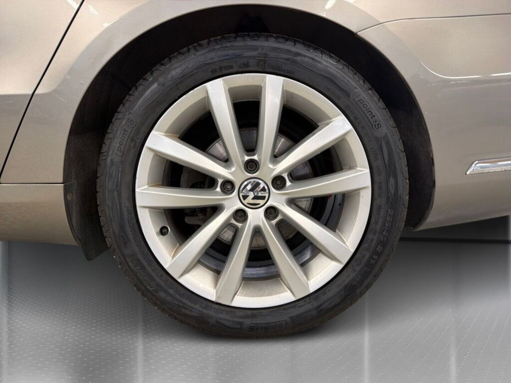 Volkswagen Passat 2014 Ruskea (beige)
