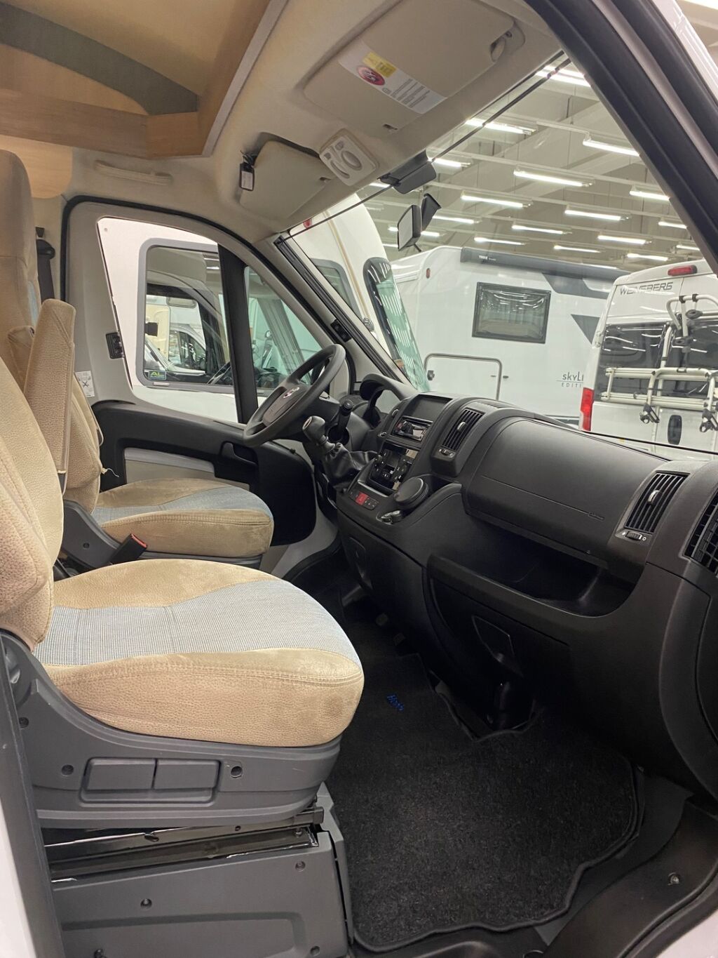 Hobby T65 GE 2014 Valkoinen