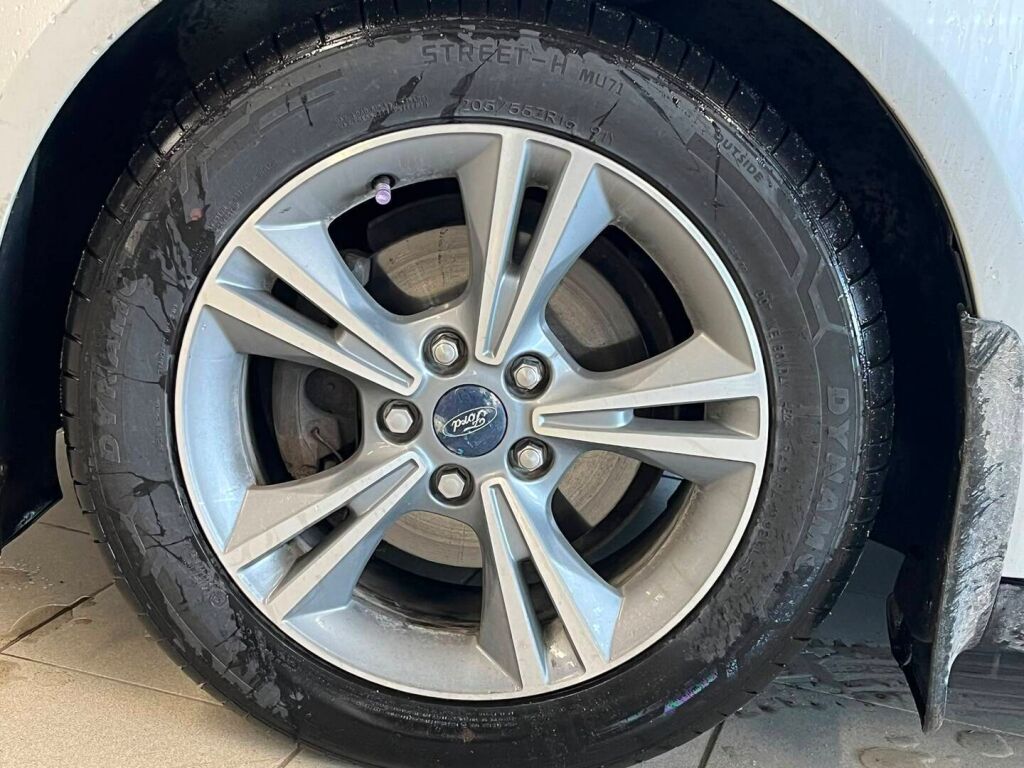Ford Focus 2014 Harmaa