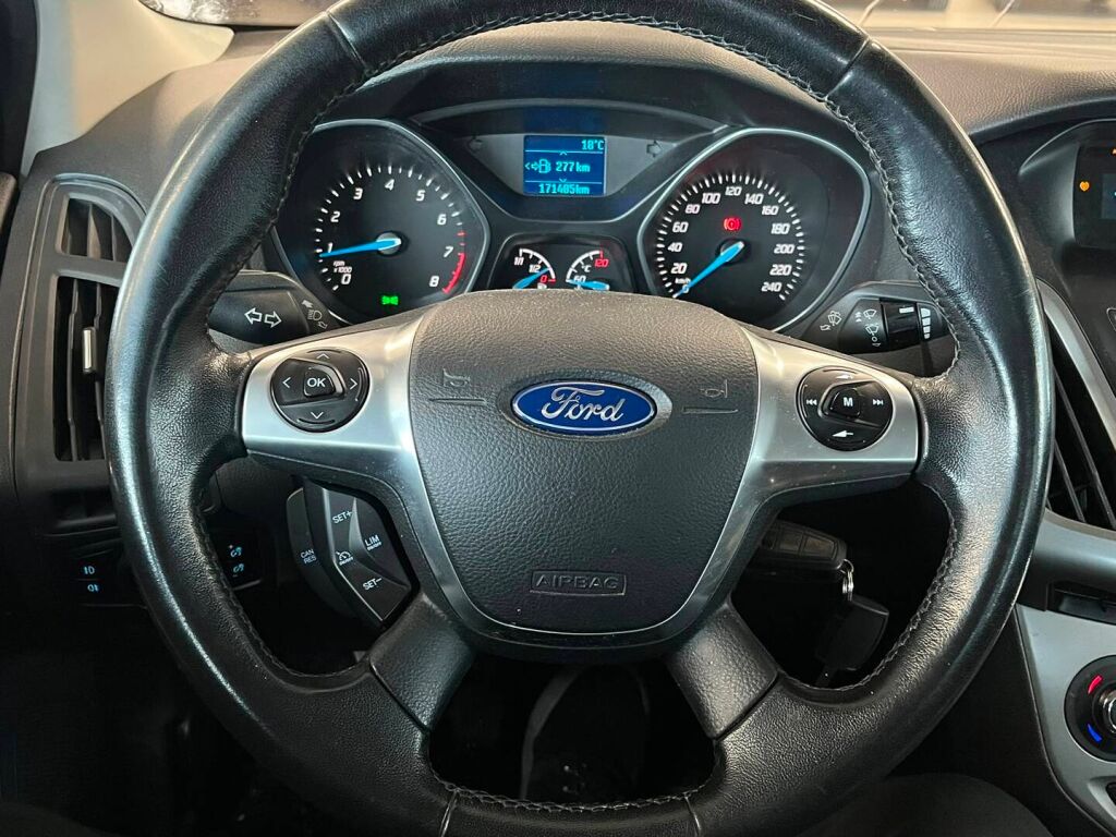 Ford Focus 2014 Harmaa