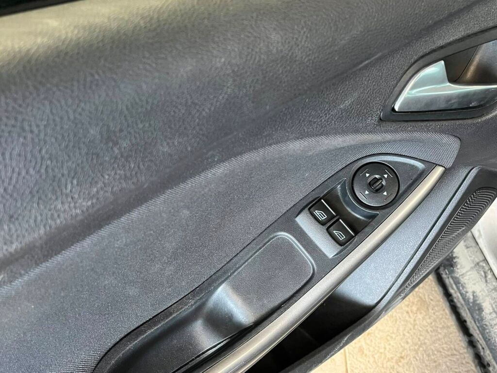 Ford Focus 2014 Harmaa