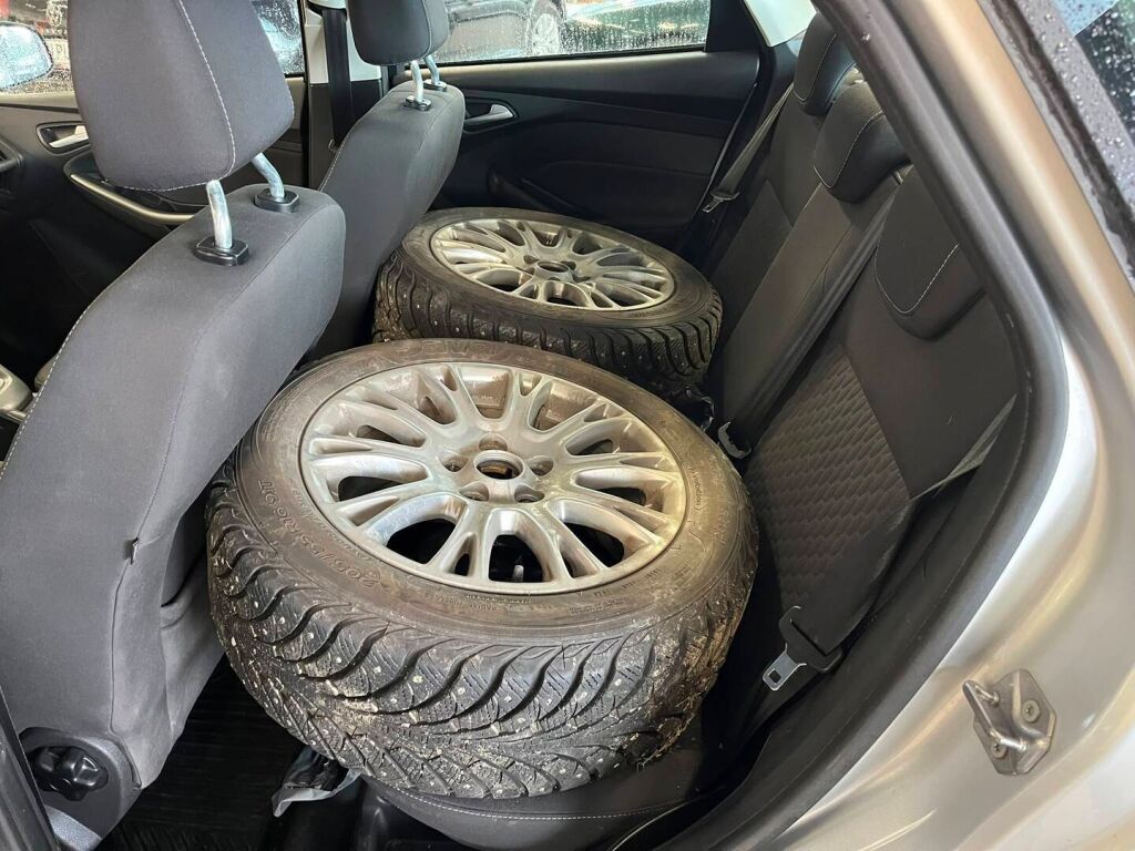 Ford Focus 2014 Harmaa