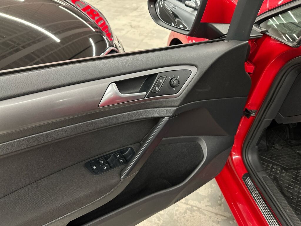 Volkswagen Golf 2014 Punainen