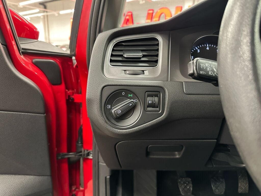 Volkswagen Golf 2014 Punainen