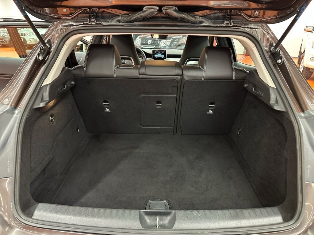 Mercedes-Benz GLA 2014 Ruskea (beige)