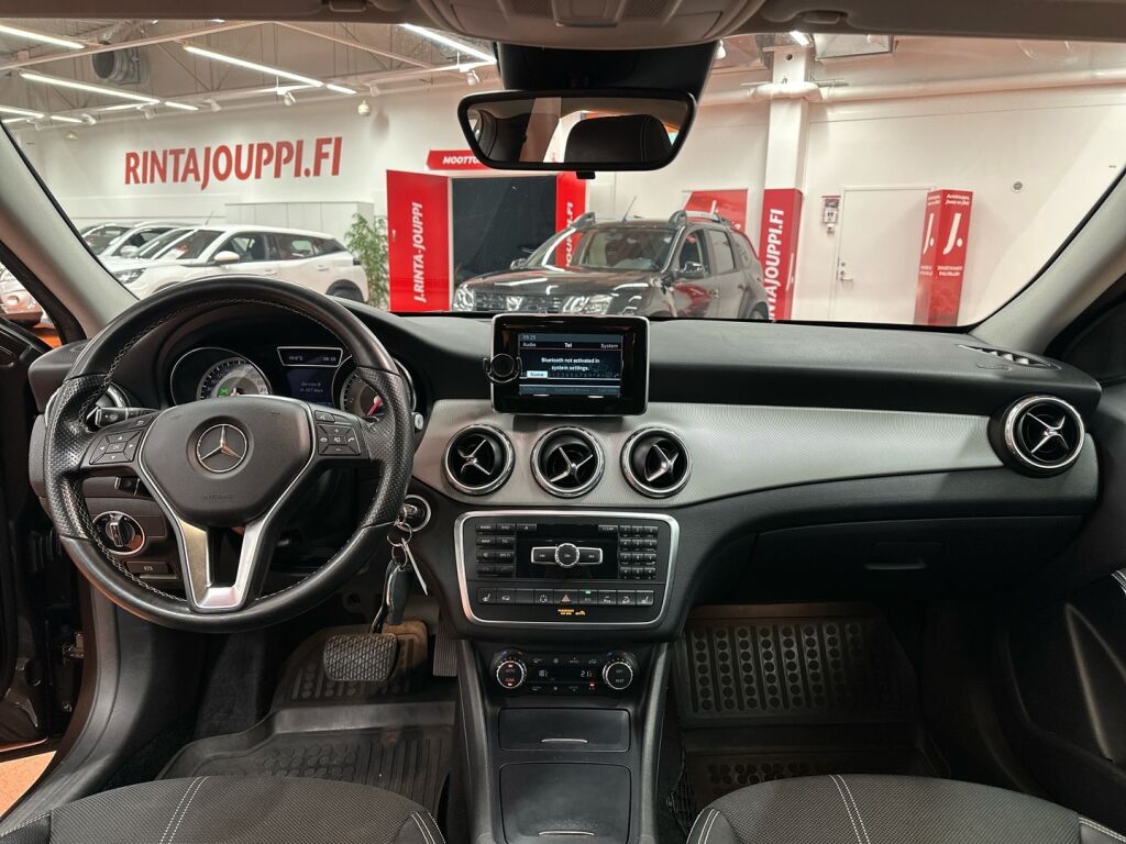 Mercedes-Benz GLA 2014 Ruskea (beige)