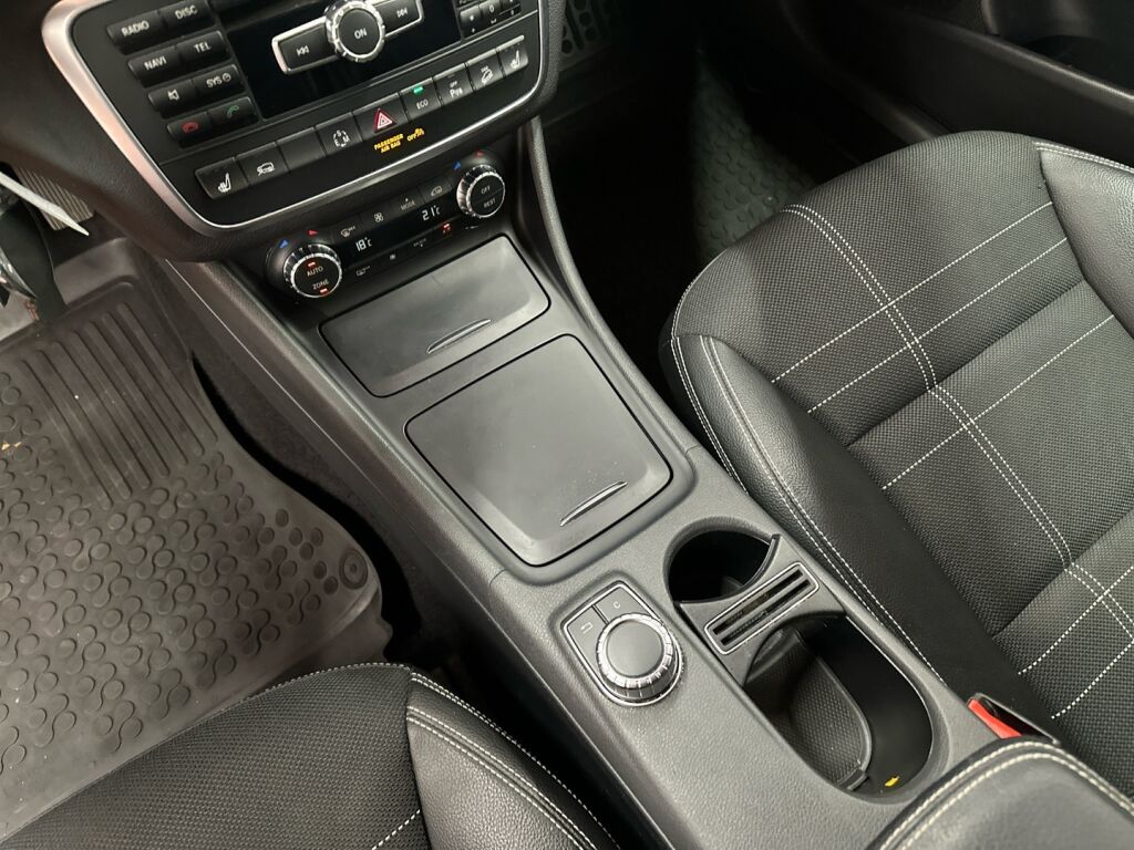 Mercedes-Benz GLA 2014 Ruskea (beige)