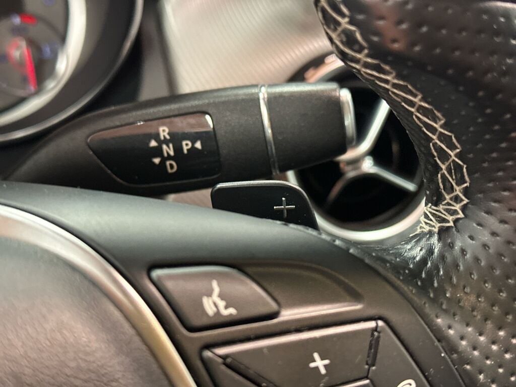 Mercedes-Benz GLA 2014 Ruskea (beige)