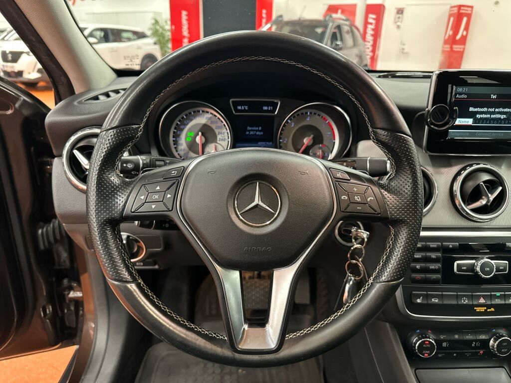 Mercedes-Benz GLA 2014 Ruskea (beige)