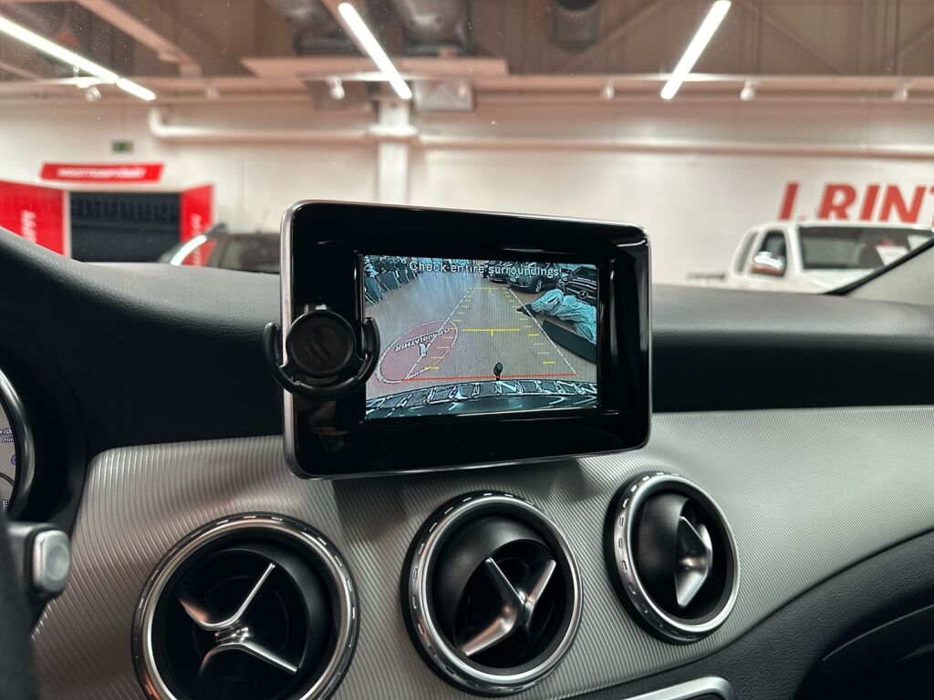 Mercedes-Benz GLA 2014 Ruskea (beige)