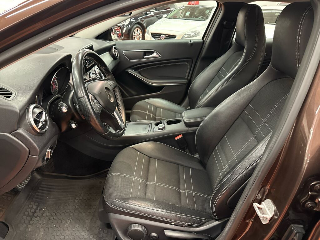 Mercedes-Benz GLA 2014 Ruskea (beige)