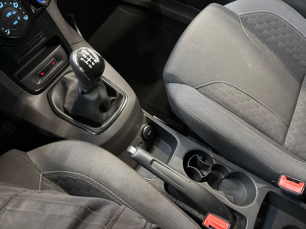 Ford Fiesta Van 2014 Musta