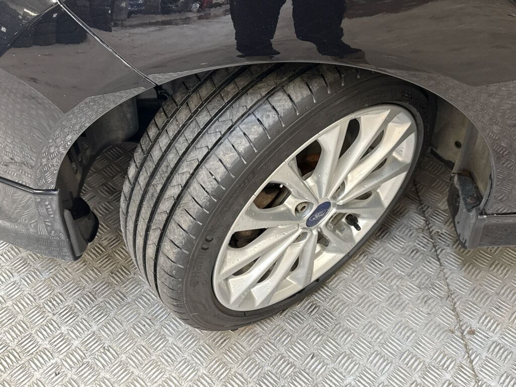 Ford Fiesta Van 2014 Musta