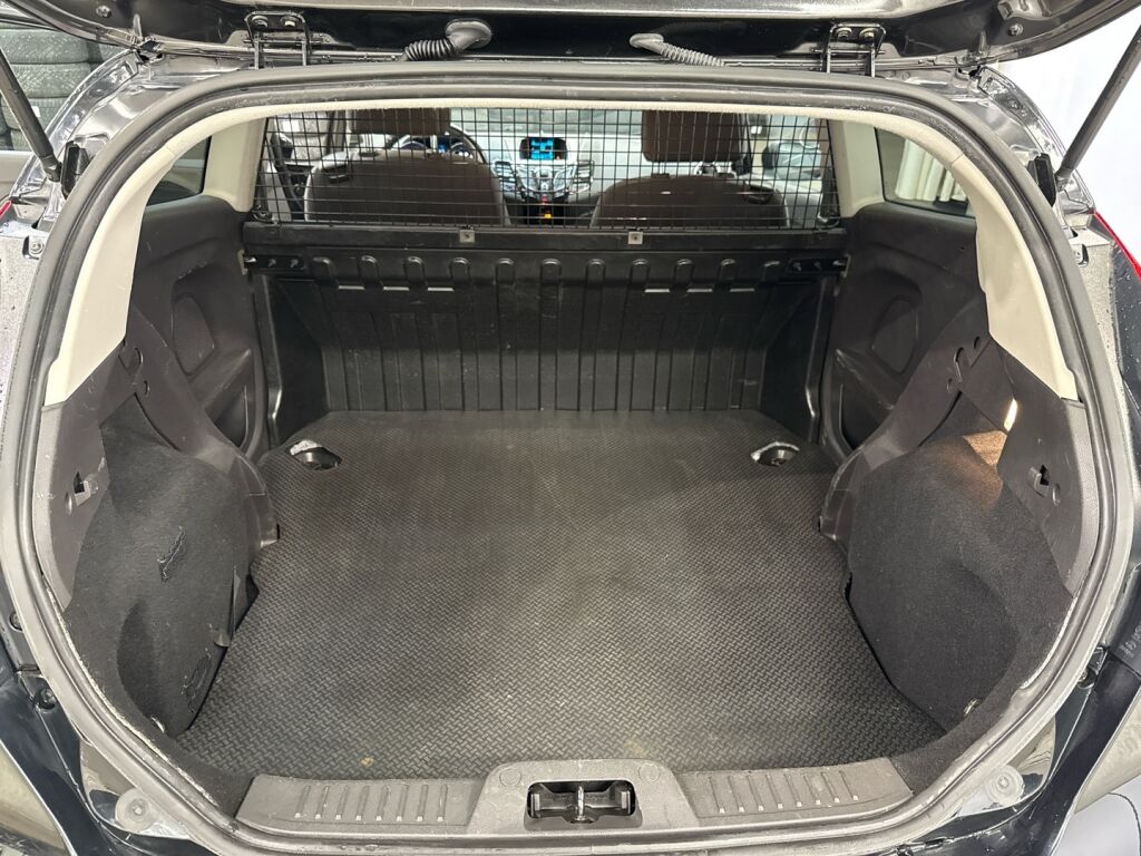 Ford Fiesta Van 2014 Musta