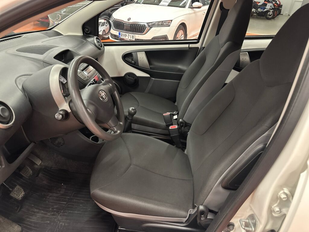 Toyota AYGO 2014 Valkoinen