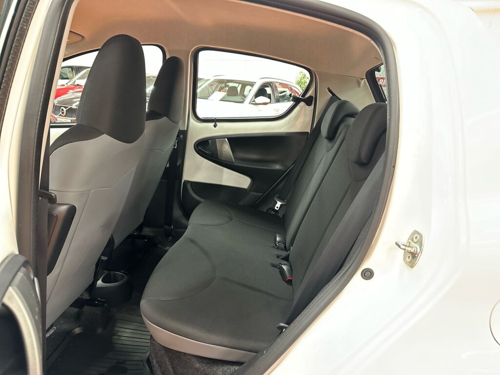 Toyota AYGO 2014 Valkoinen