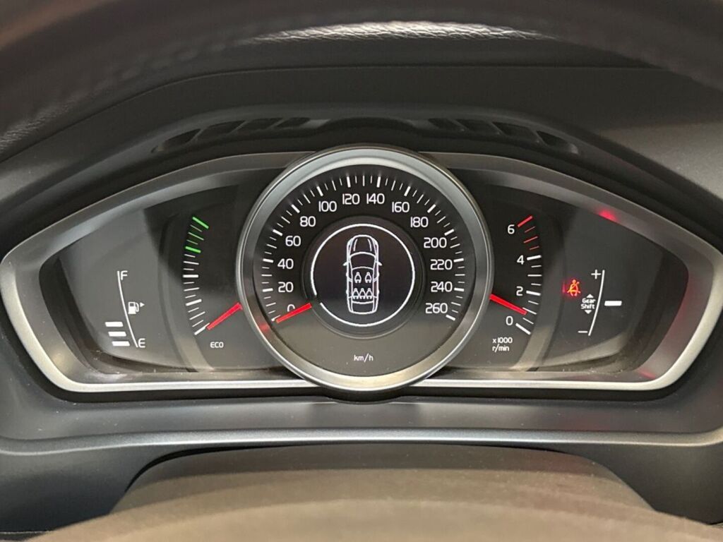 Volvo V40 2014 Musta