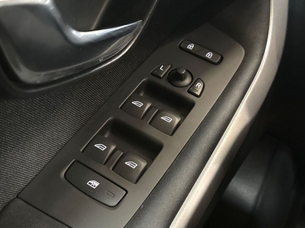 Volvo V40 2014 Musta