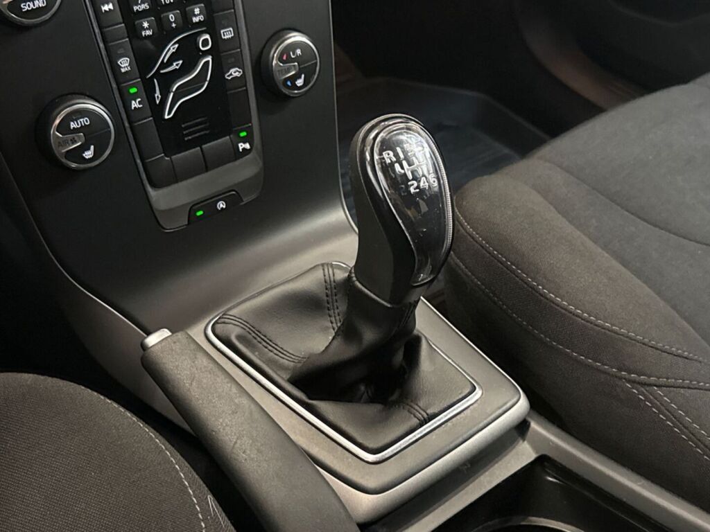 Volvo V40 2014 Musta