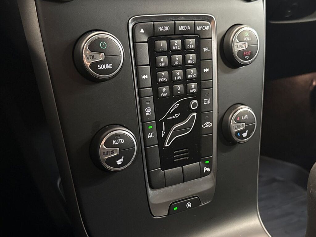 Volvo V40 2014 Musta