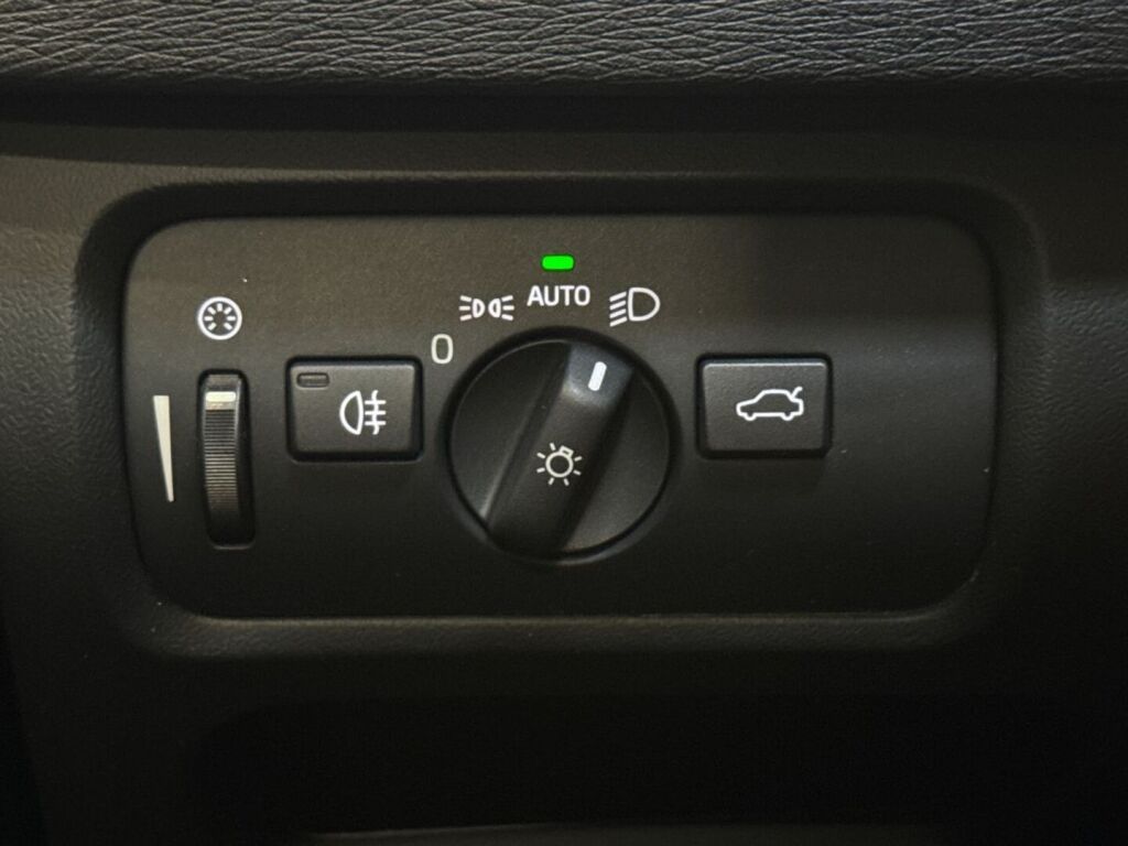 Volvo V40 2014 Musta