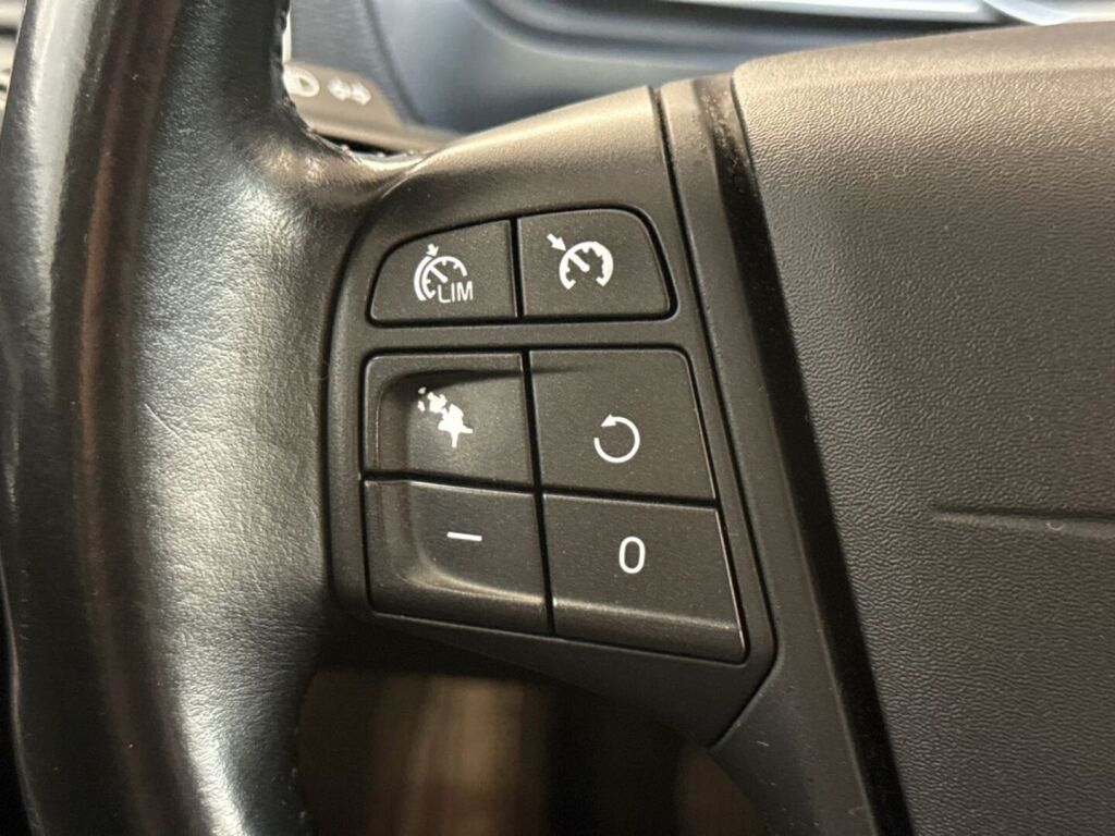 Volvo V40 2014 Musta