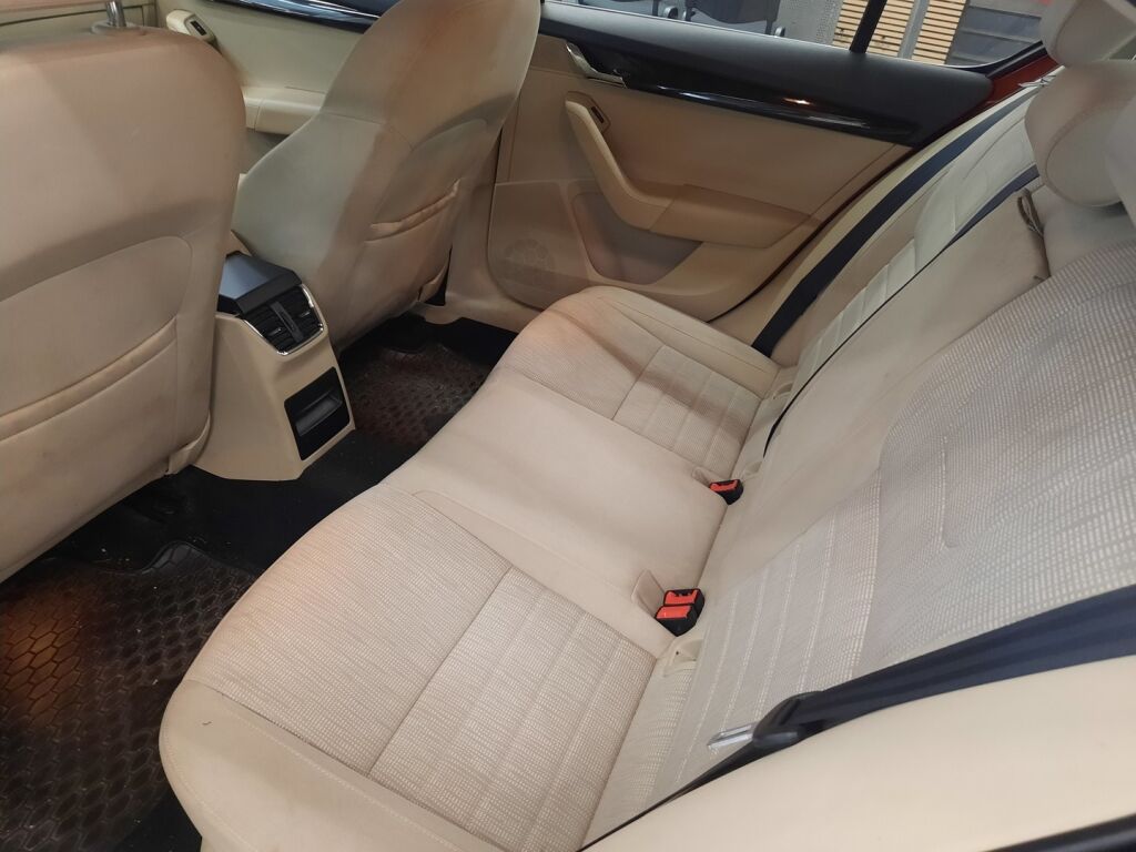 Skoda Octavia 2014 Punainen