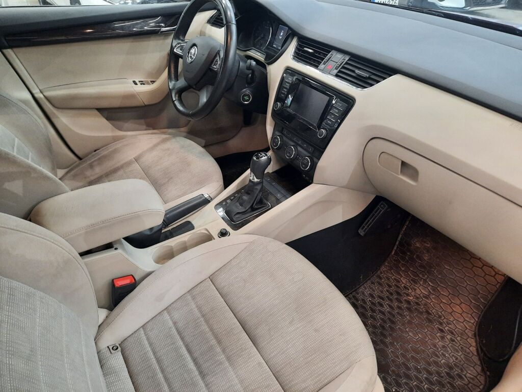 Skoda Octavia 2014 Punainen