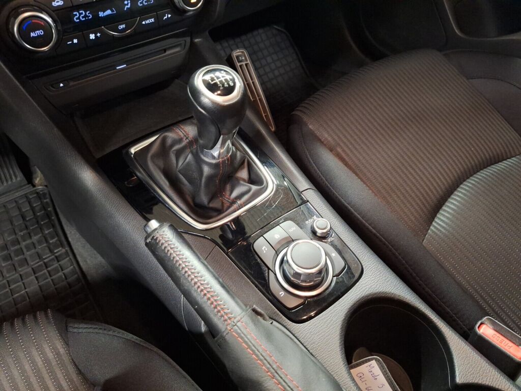 Mazda Mazda3 2014 Punainen