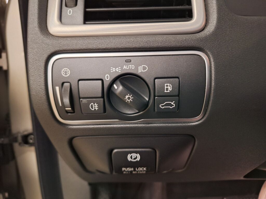 Volvo V70 2014 Ruskea (beige)