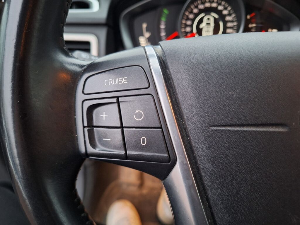 Volvo V70 2014 Ruskea (beige)