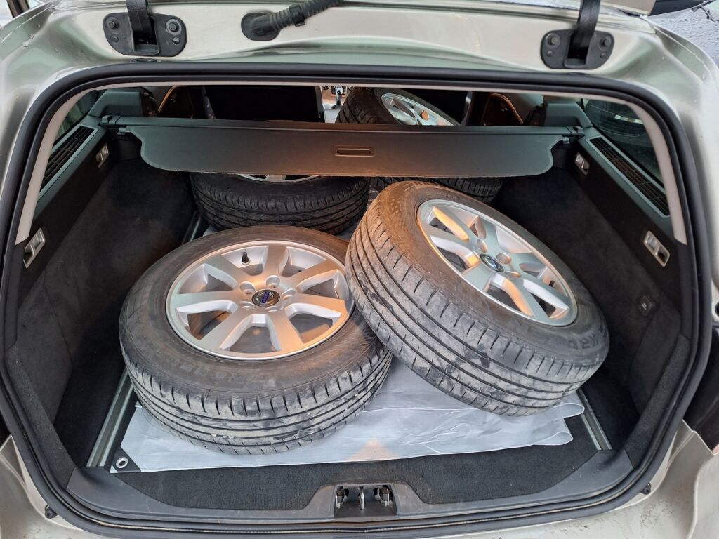 Volvo V70 2014 Ruskea (beige)