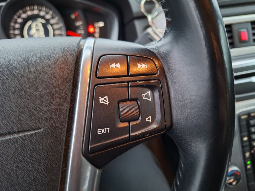 Volvo V70 2014 Ruskea (beige)