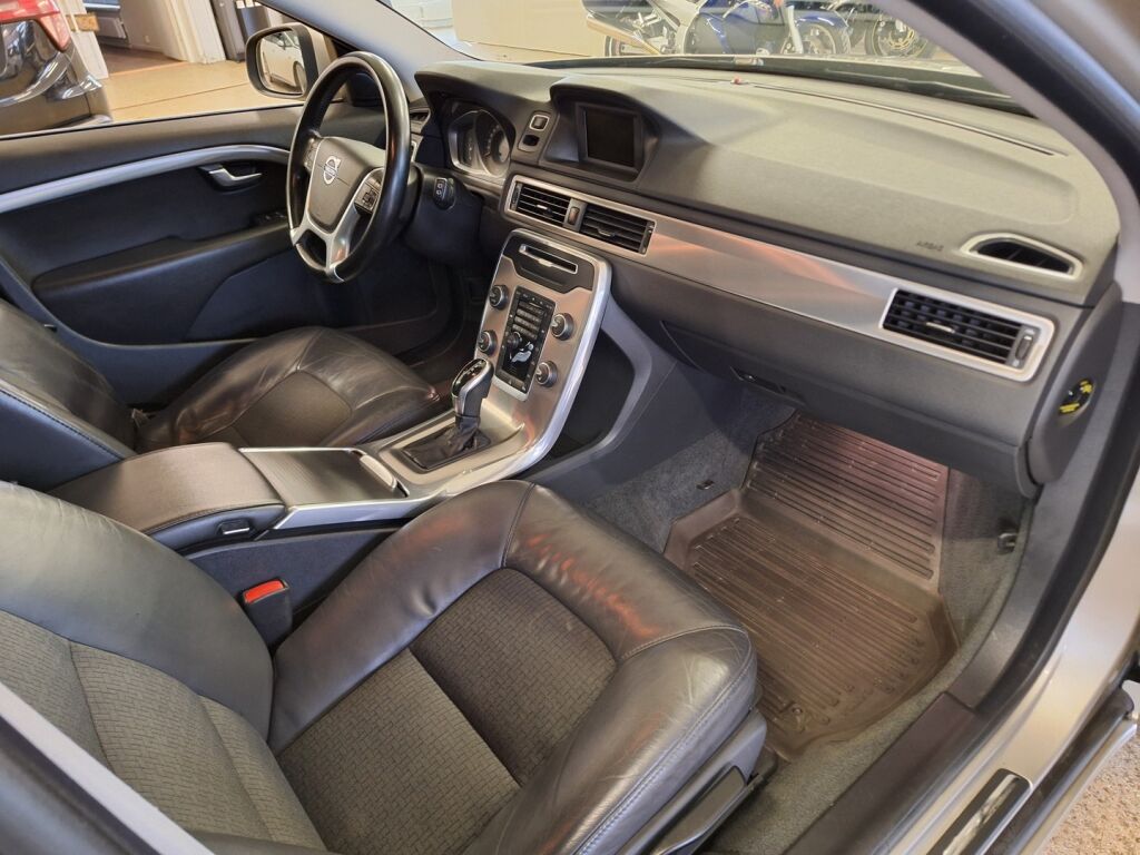 Volvo V70 2014 Ruskea (beige)