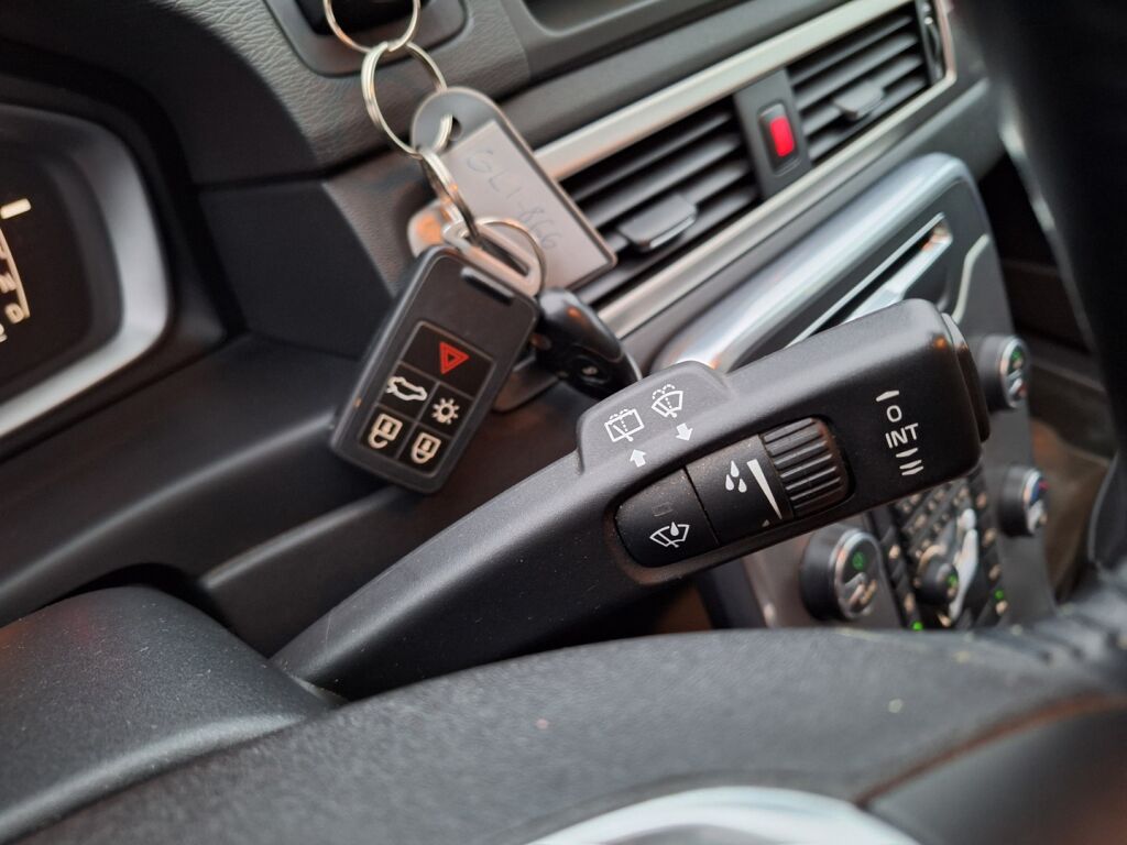 Volvo V70 2014 Ruskea (beige)