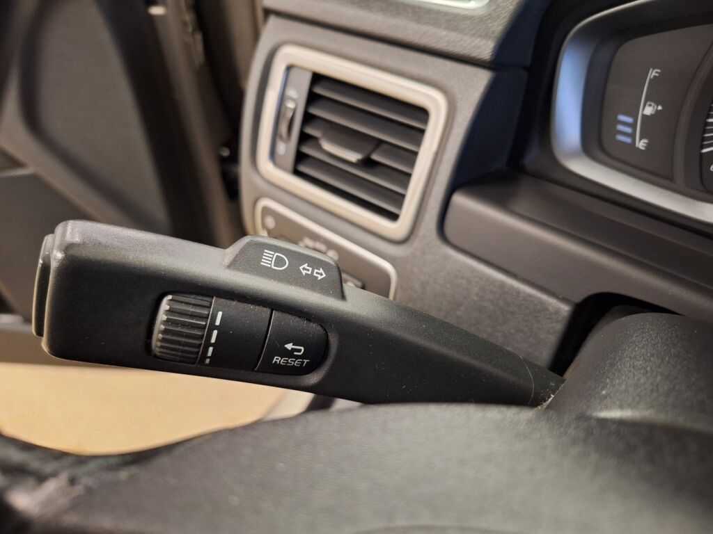 Volvo V70 2014 Ruskea (beige)