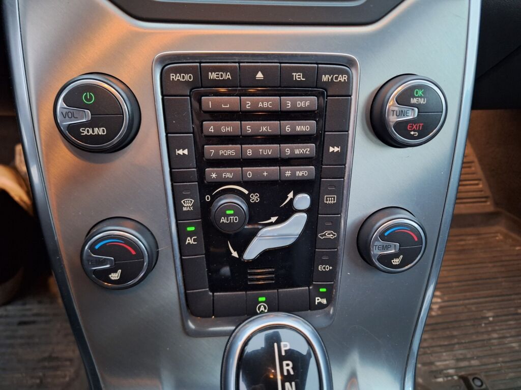 Volvo V70 2014 Ruskea (beige)