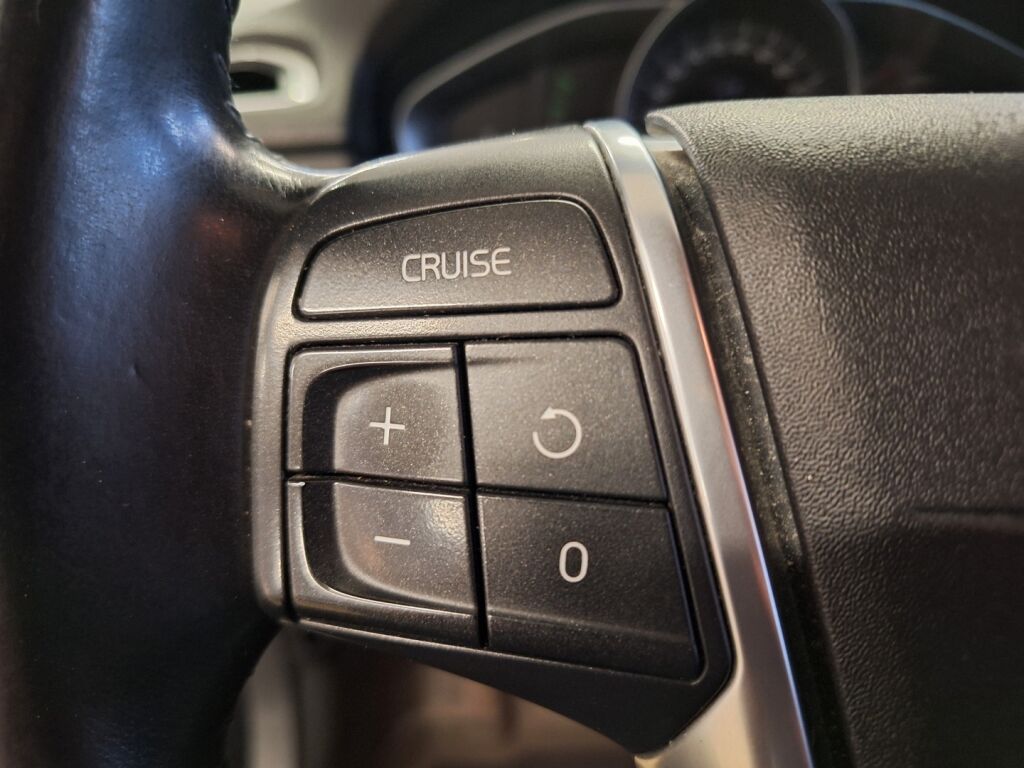 Volvo V70 2014 Ruskea (beige)