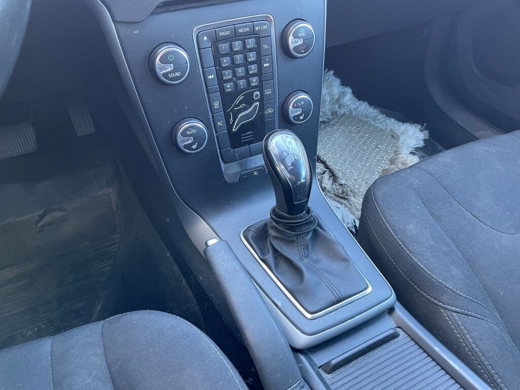 Volvo V40 2014 Musta