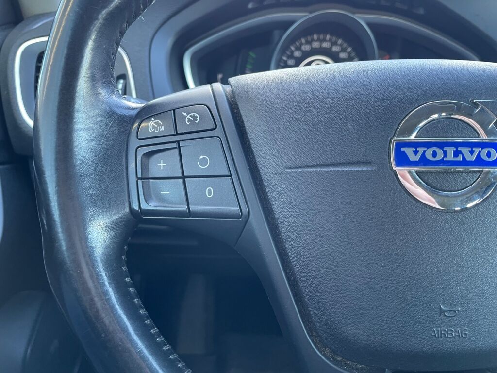 Volvo V40 2014 Musta