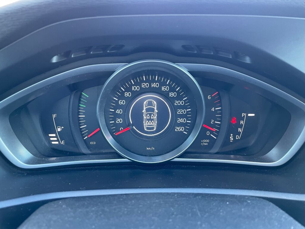 Volvo V40 2014 Musta