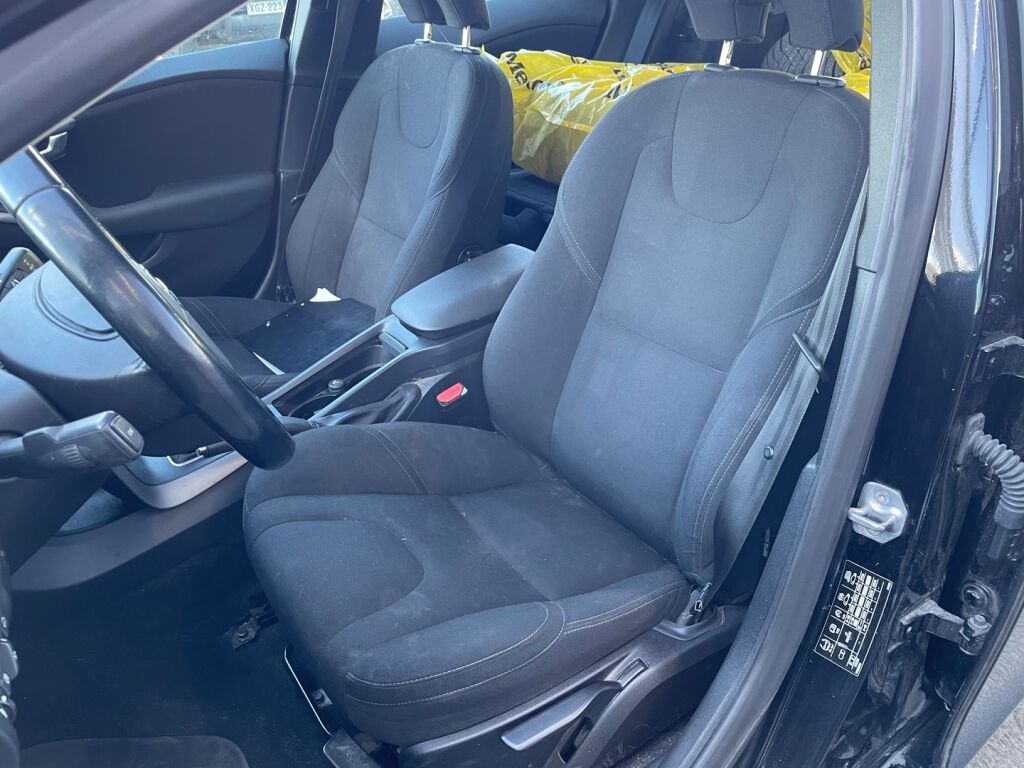 Volvo V40 2014 Musta