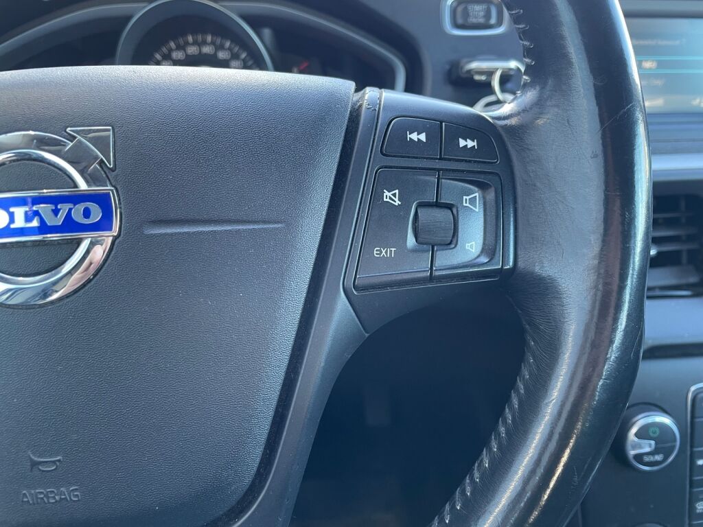 Volvo V40 2014 Musta